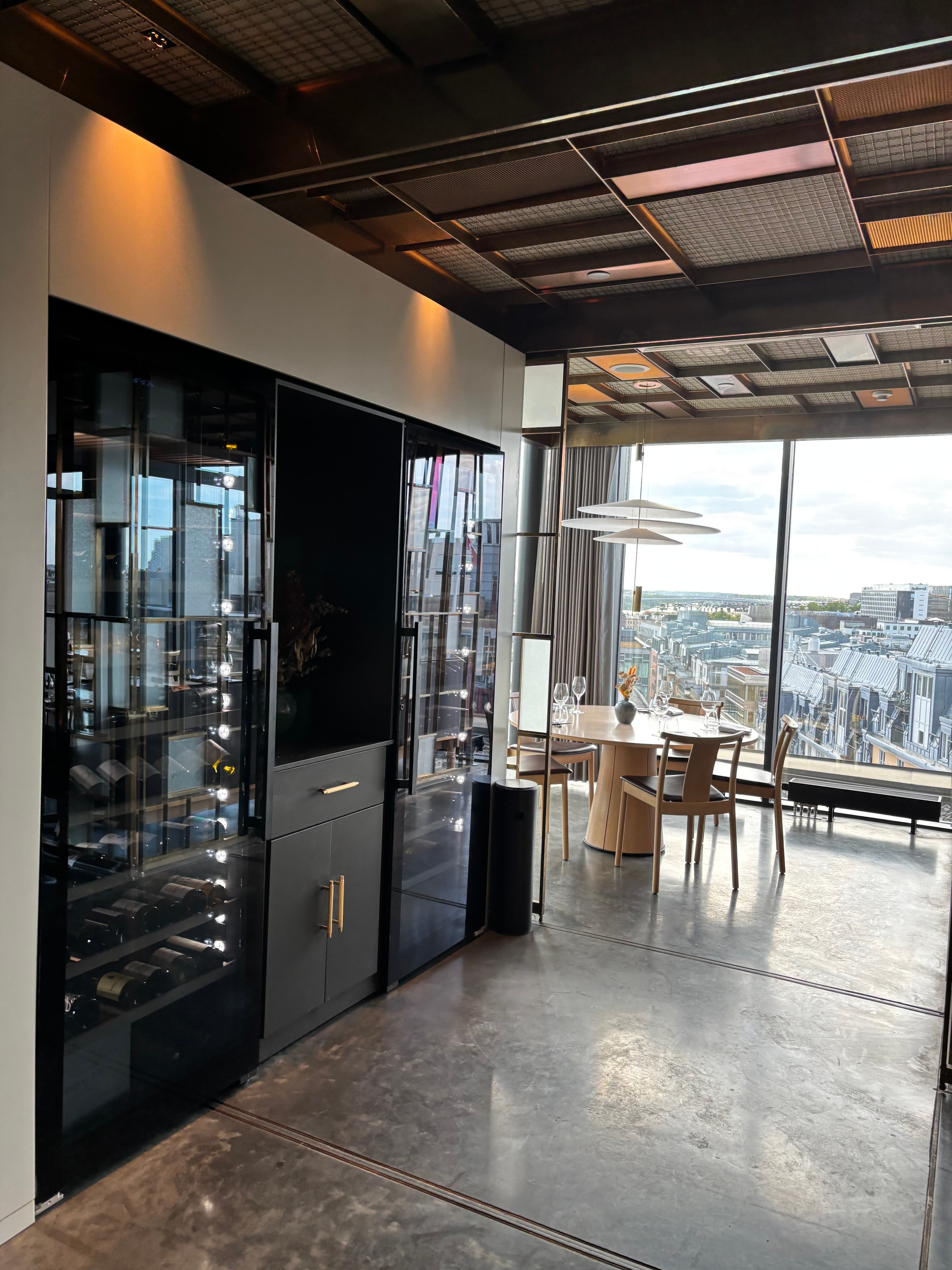 vigneron vinvägg restaurang tak i stockholm