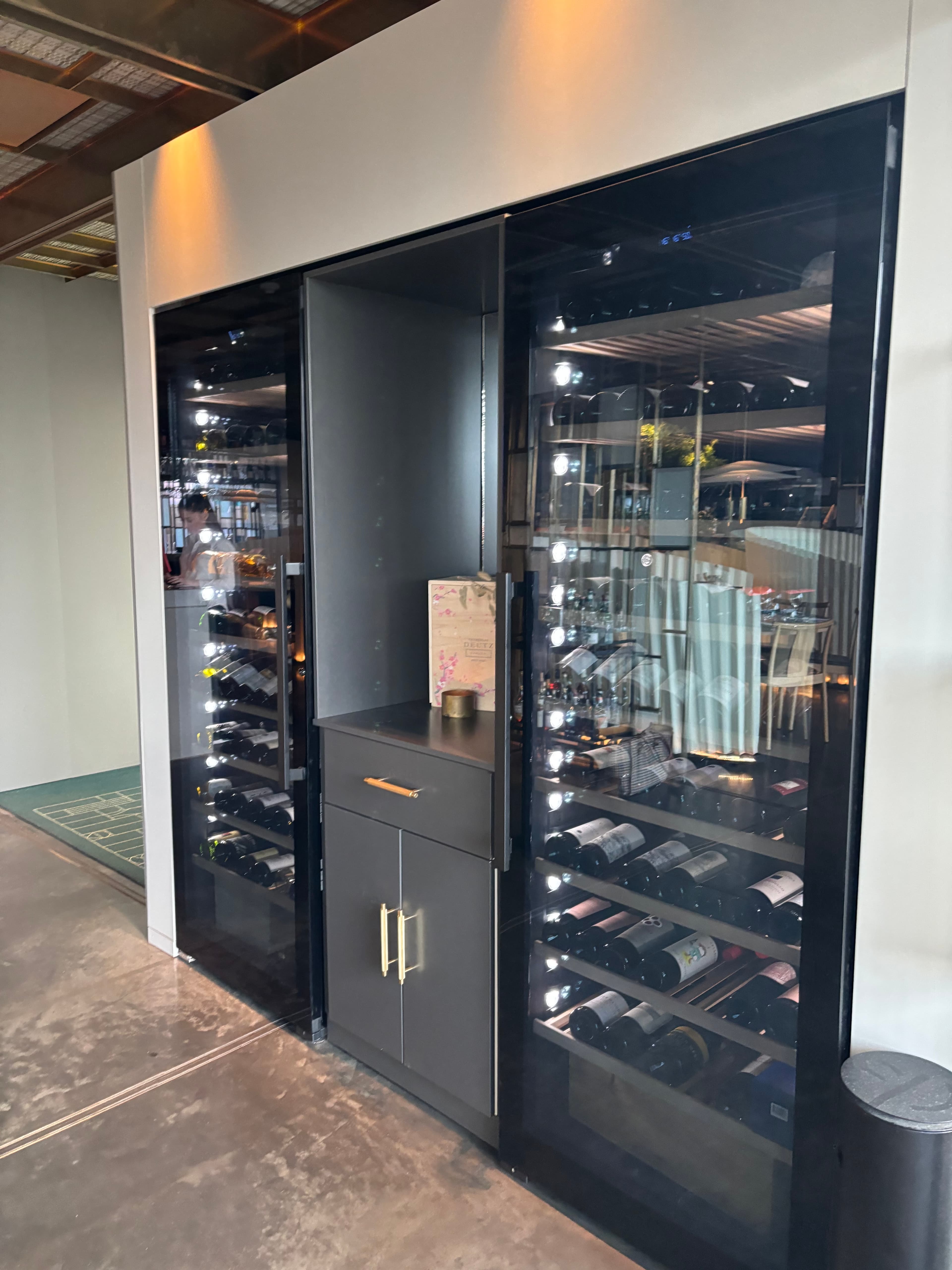 vigneron vinvägg restaurang tak i stockholm