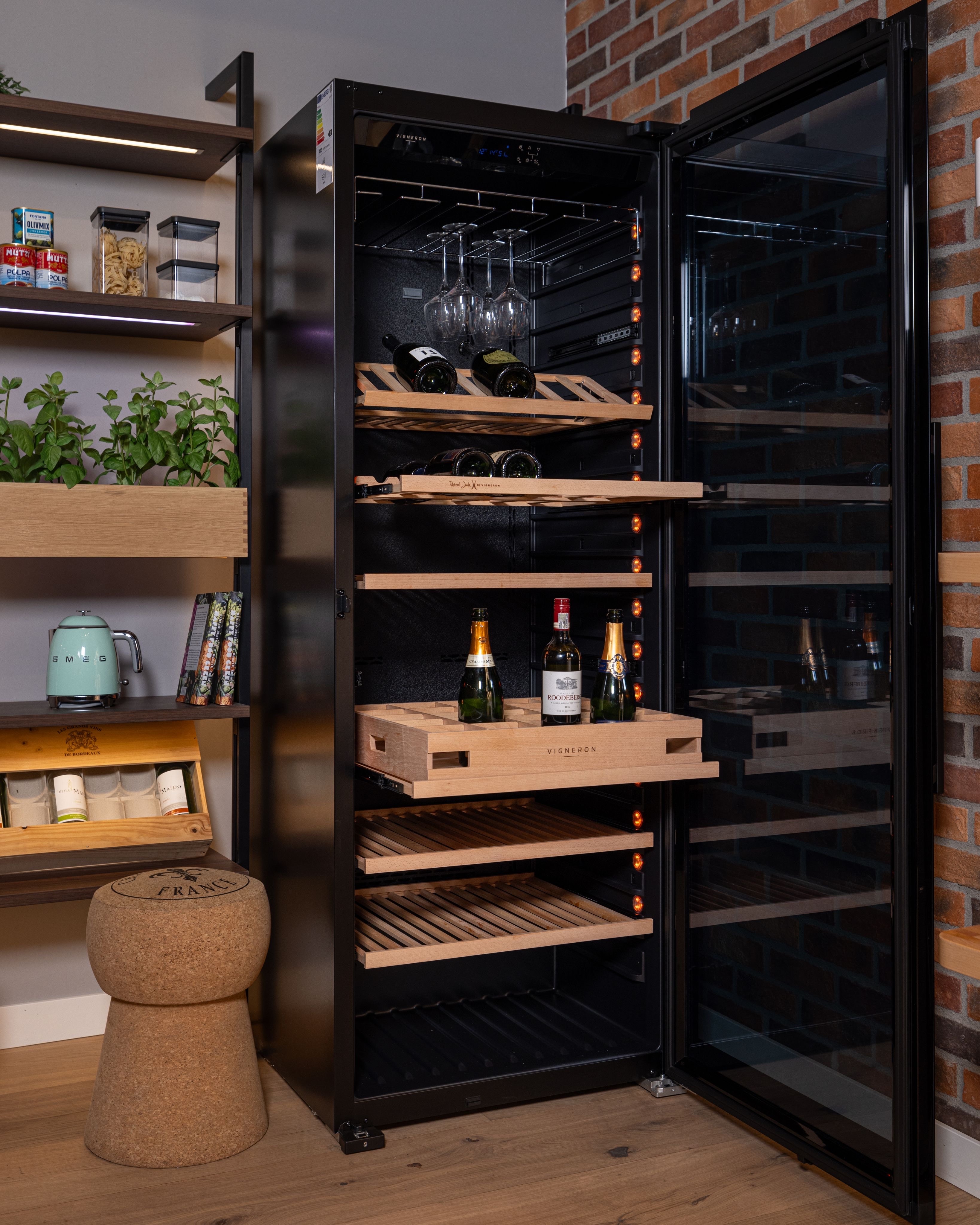 Vinskap for 100–300 flasker.