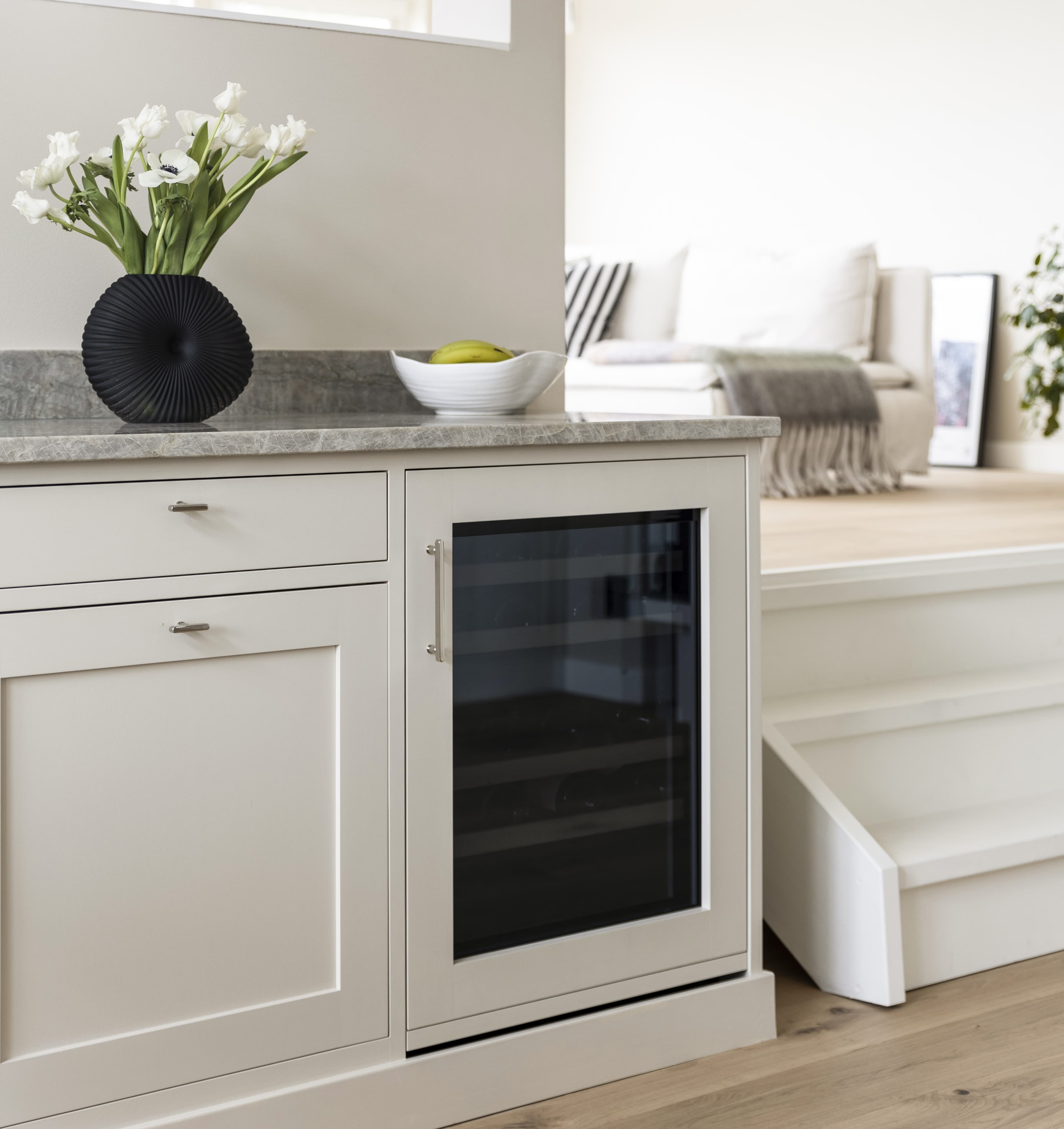 Integrer kjøkkendøren med vinkjøleren med VKC60SI / DI